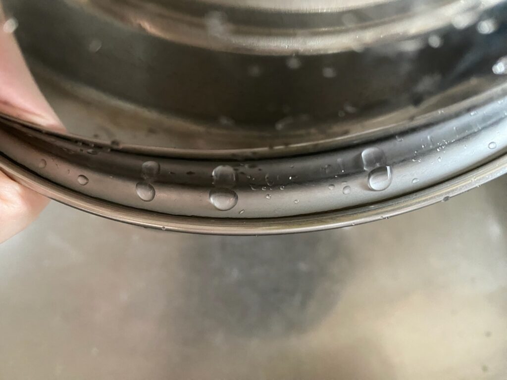 ステンレスボウルのふち